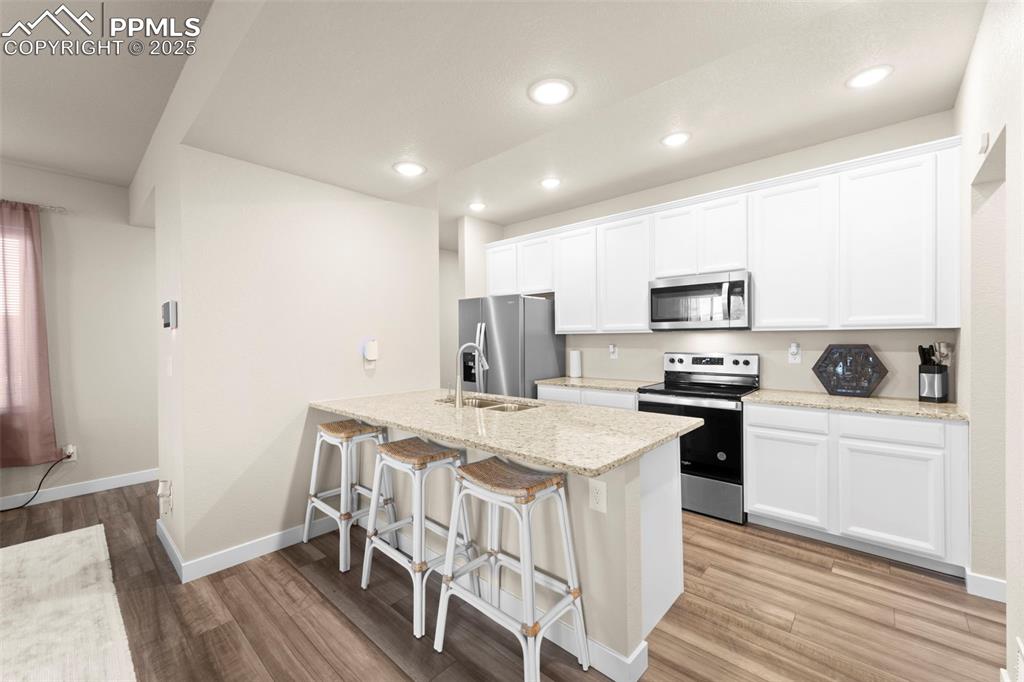 Image 7 of 21: Kitchen