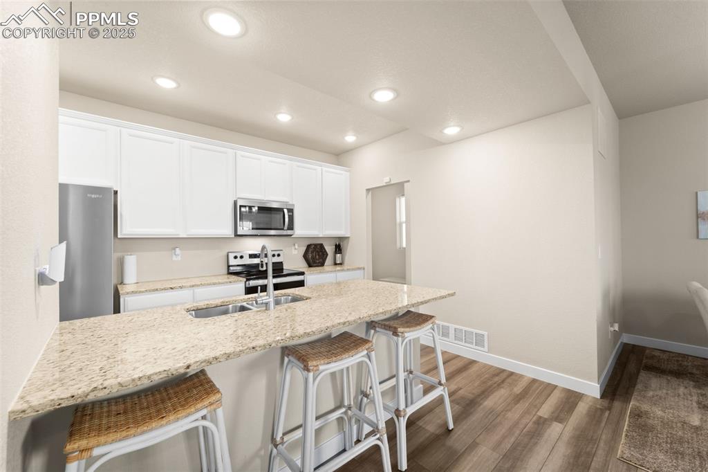 Image 8 of 21: Kitchen