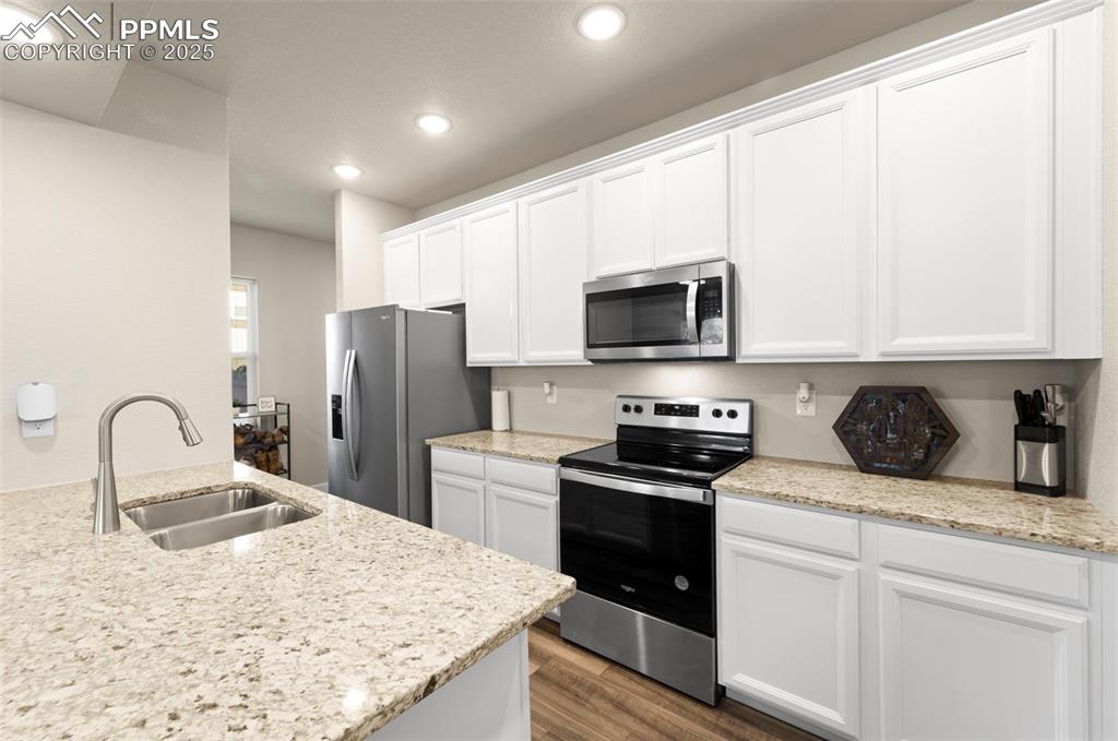 Image 9 of 21: Kitchen