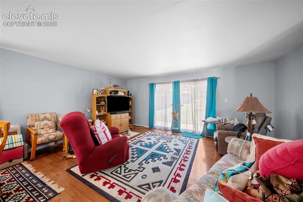 Image 4 of 21: Living Room