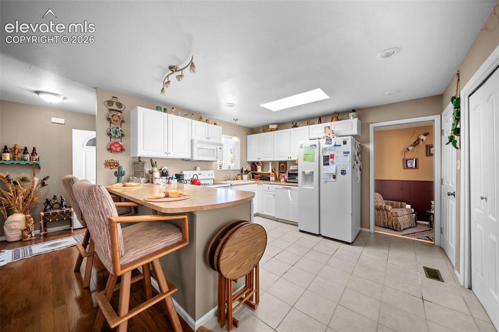 Image 8 of 21: Kitchen