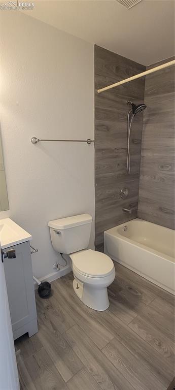 Image 12 of 12: Bathroom