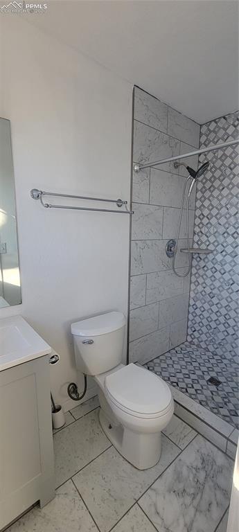 Image 8 of 12: Bathroom