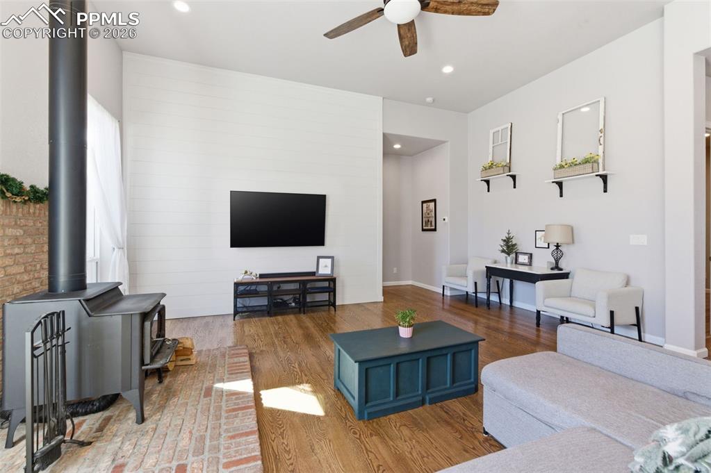 Image 14 of 43: Living Room