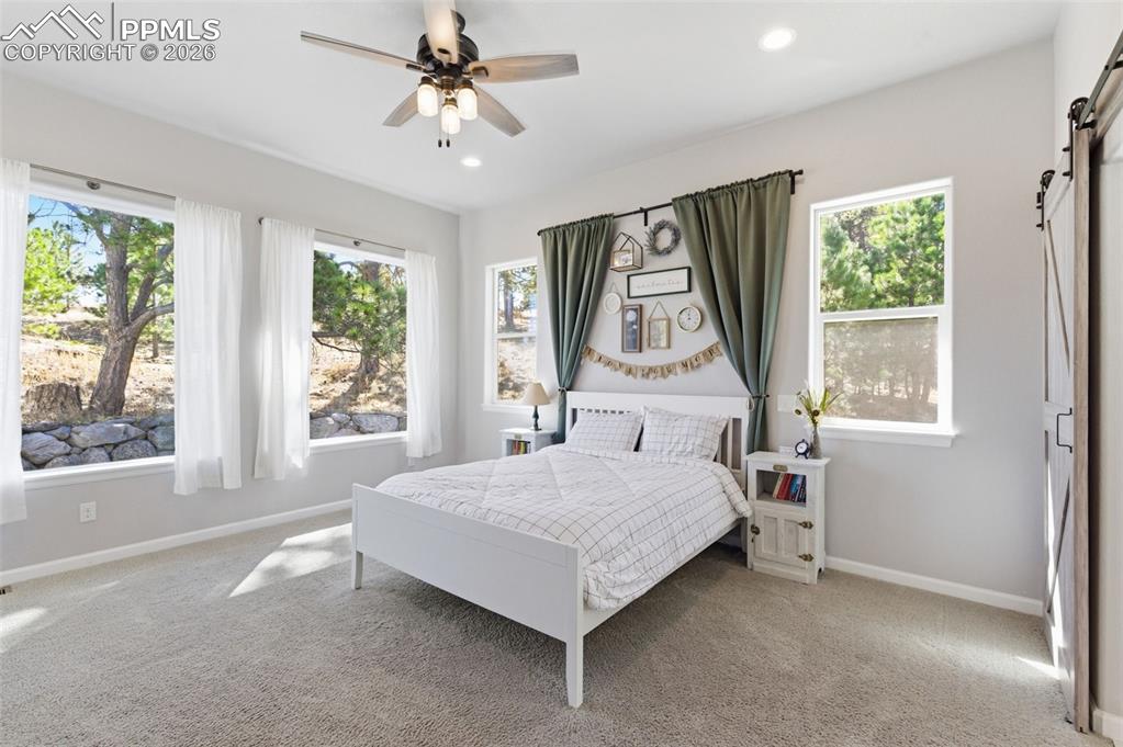 Image 23 of 43: Bedroom