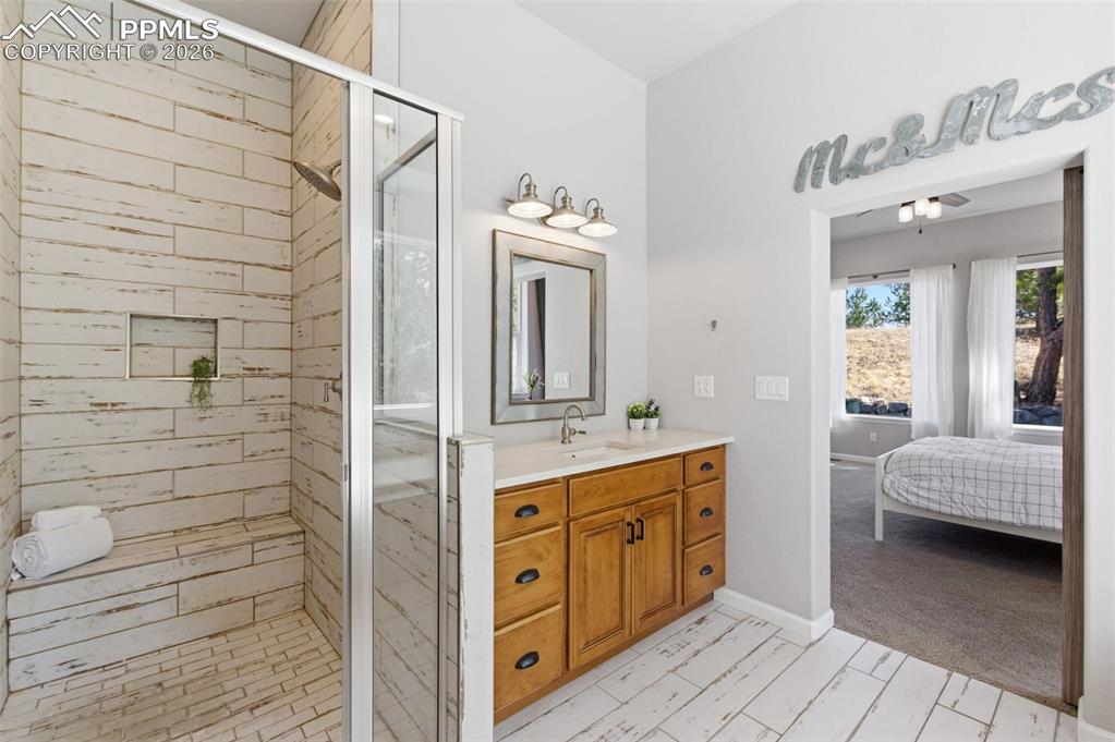 Image 27 of 43: Bathroom