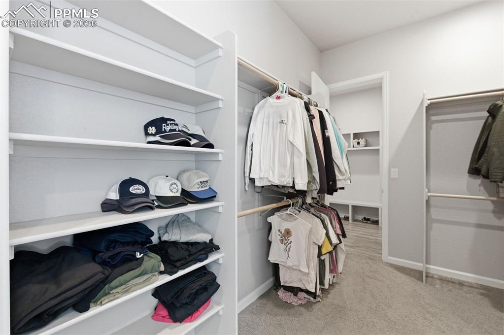 Image 28 of 43: Closet