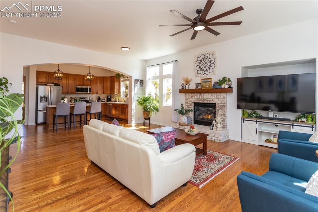 Image 13 of 35: Great Room