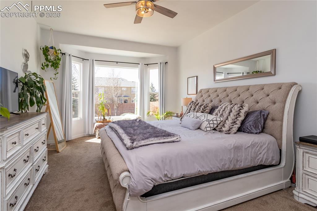 Image 17 of 35: with Sitting Area