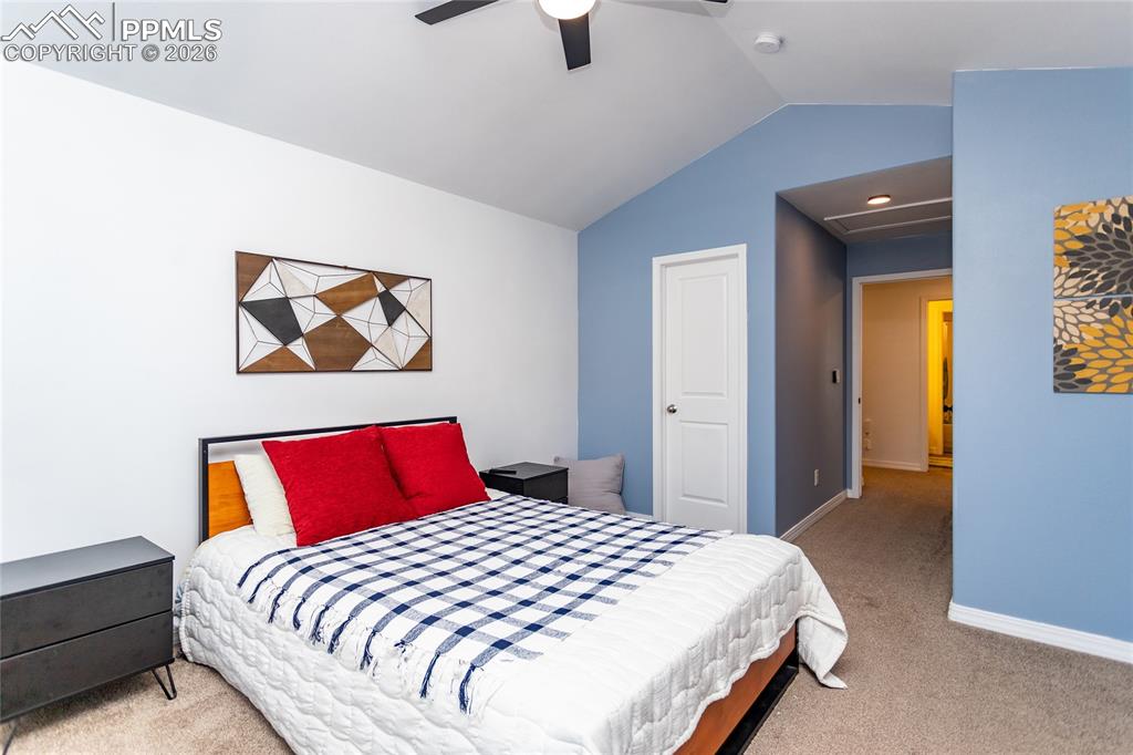 Image 19 of 35: Junior Master Suite