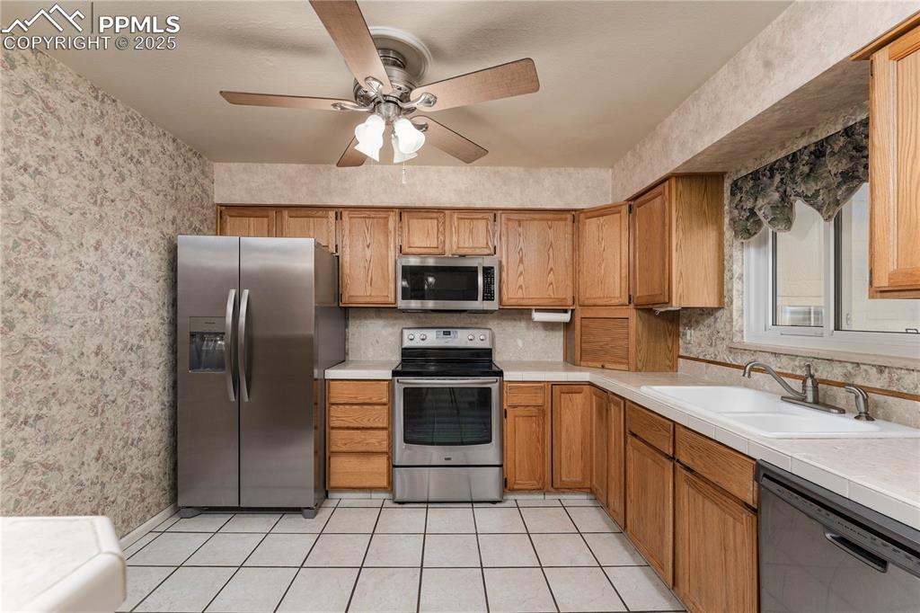 Image 12 of 37: Kitchen