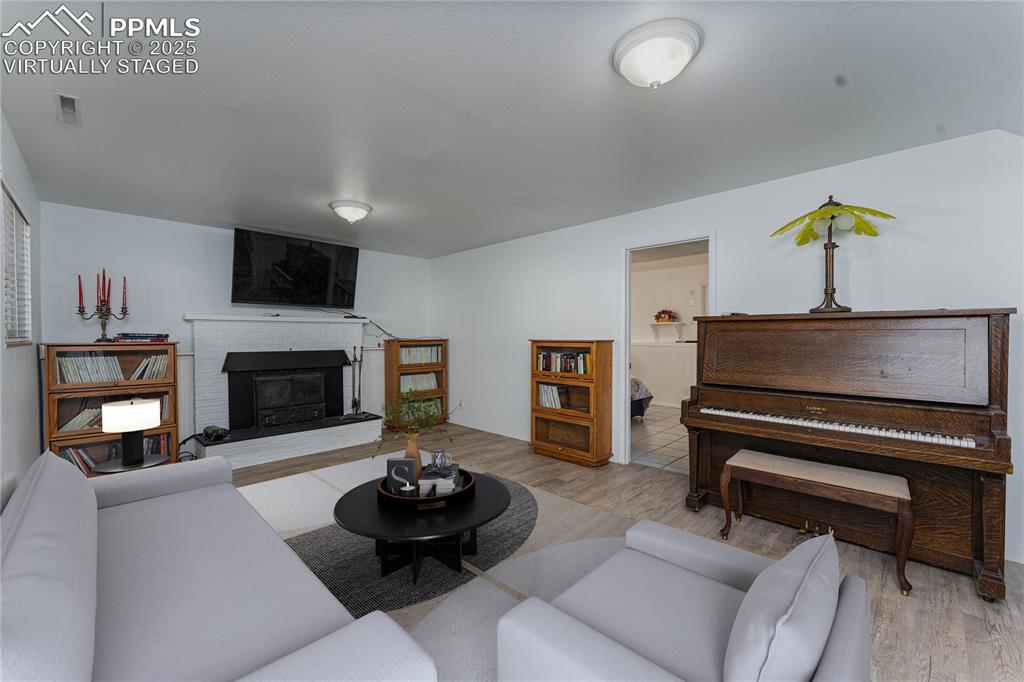 Image 14 of 37: Virtually Staged