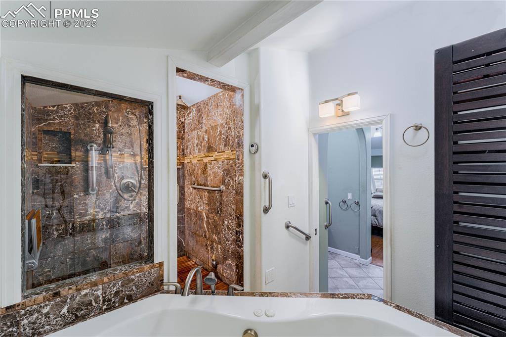 Image 19 of 37: Bathroom