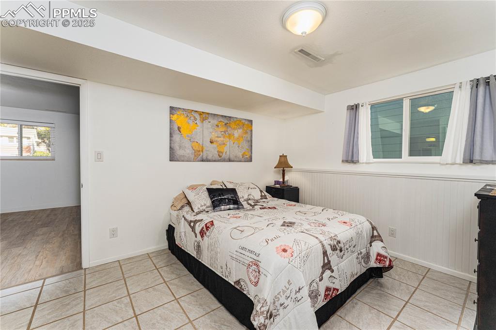 Image 24 of 37: Bedroom