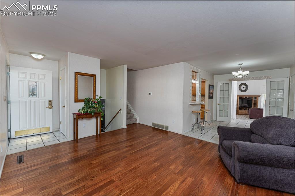 Image 38 of 41: Living Room