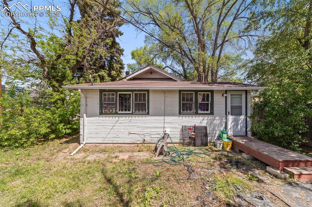 Image 21 of 31: View of front of house