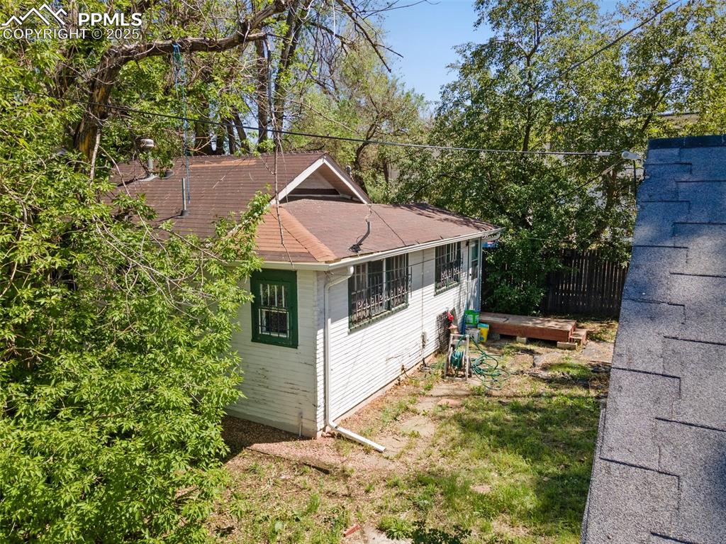 Image 27 of 31: View of outbuilding