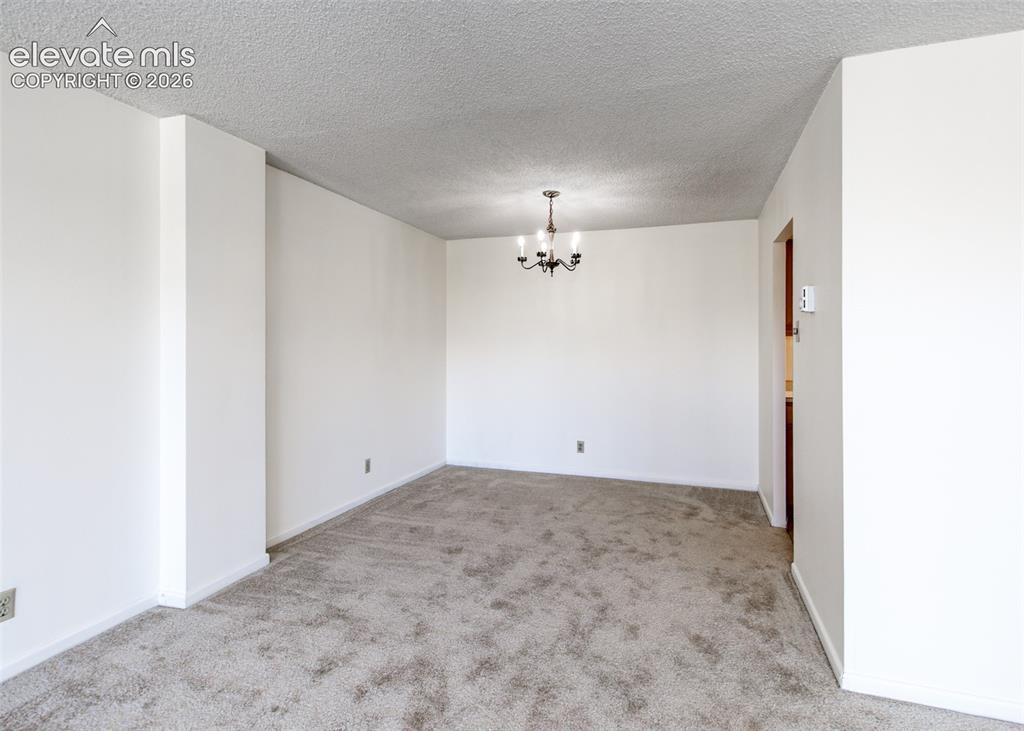 Image 14 of 39: Dining Area