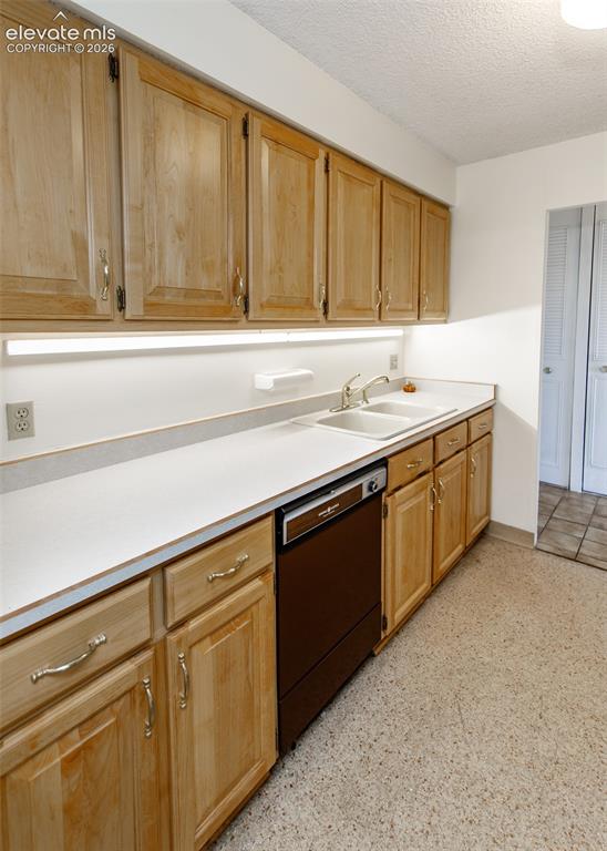Image 5 of 39: Kitchen
