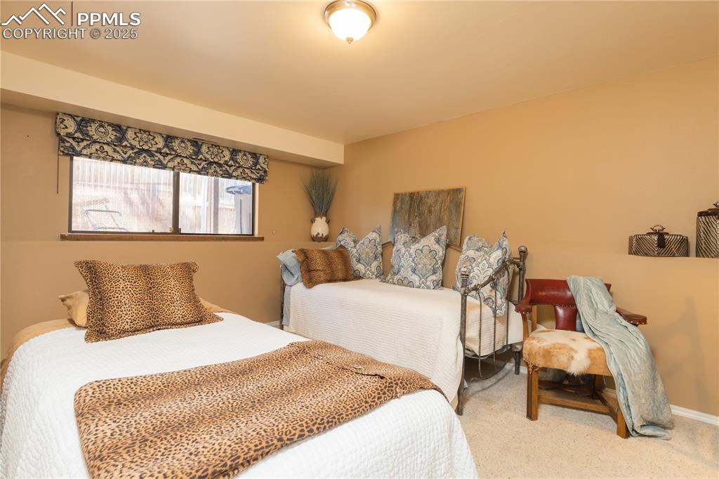 Image 17 of 49: Bedroom