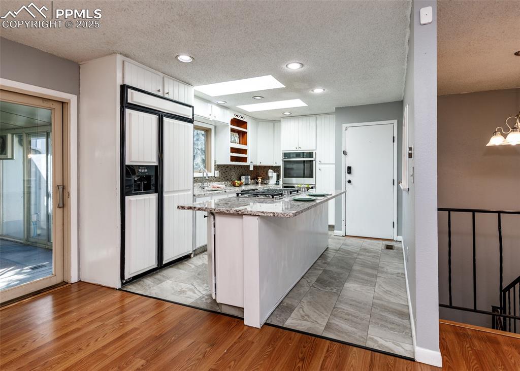 Image 11 of 47: Kitchen