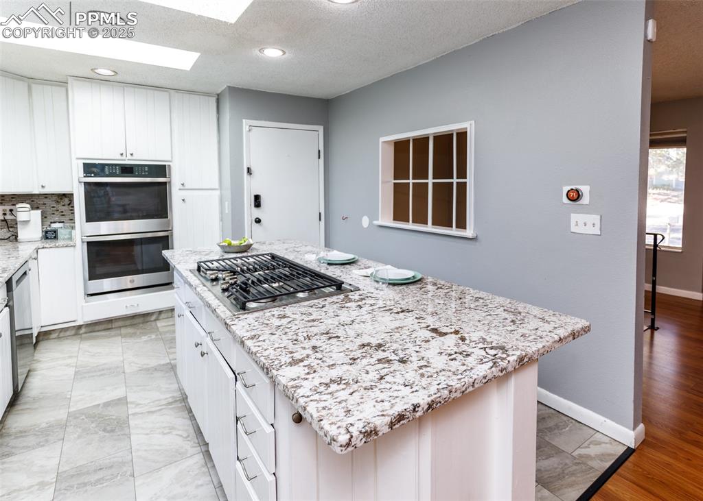 Image 13 of 47: Kitchen