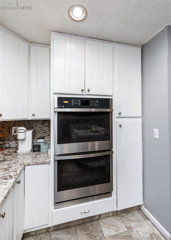 Image 16 of 47: Kitchen