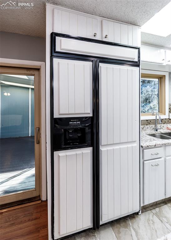 Image 18 of 47: Kitchen