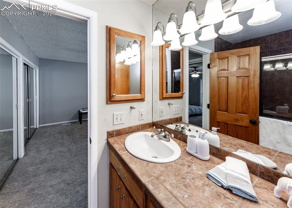 Image 29 of 47: Bathroom