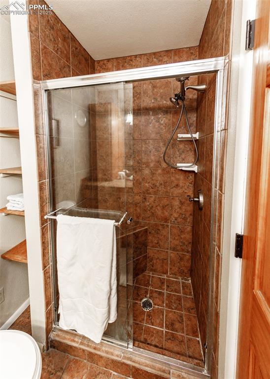 Image 30 of 47: Bathroom