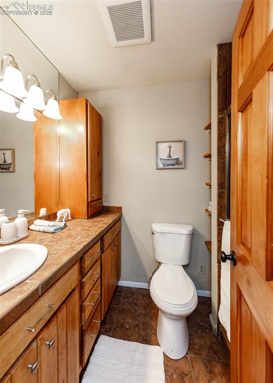 Image 31 of 47: Bathroom