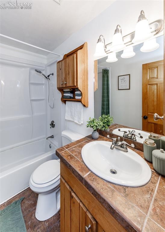 Image 35 of 47: Bathroom