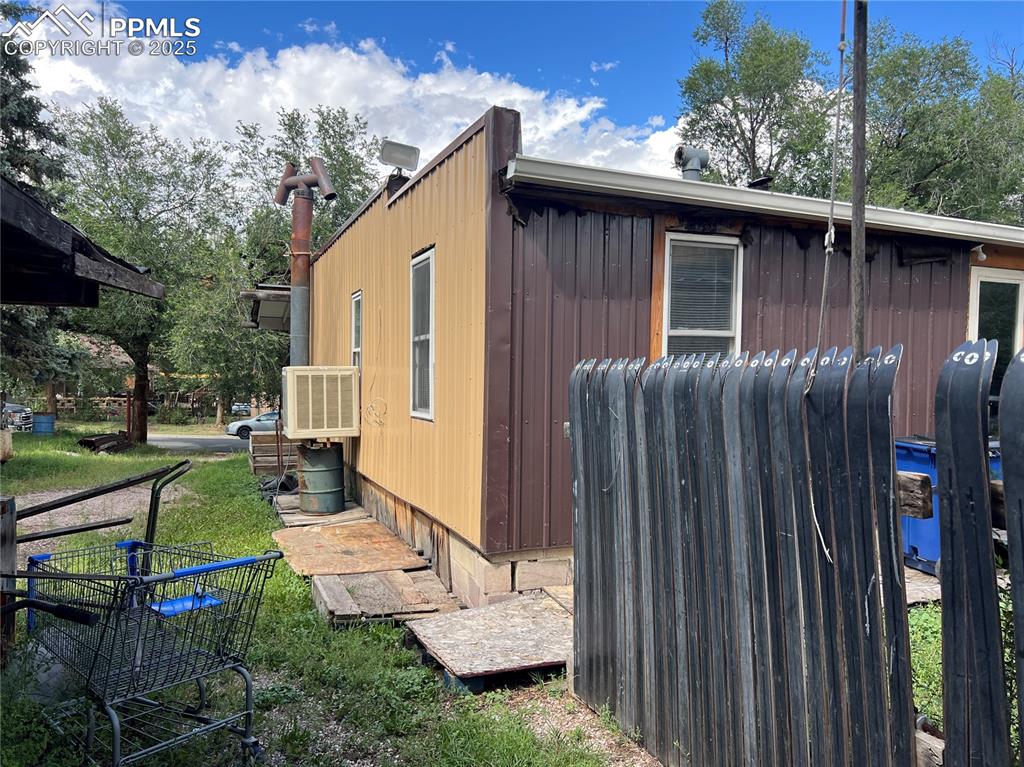 Image 2 of 5: View of side of home