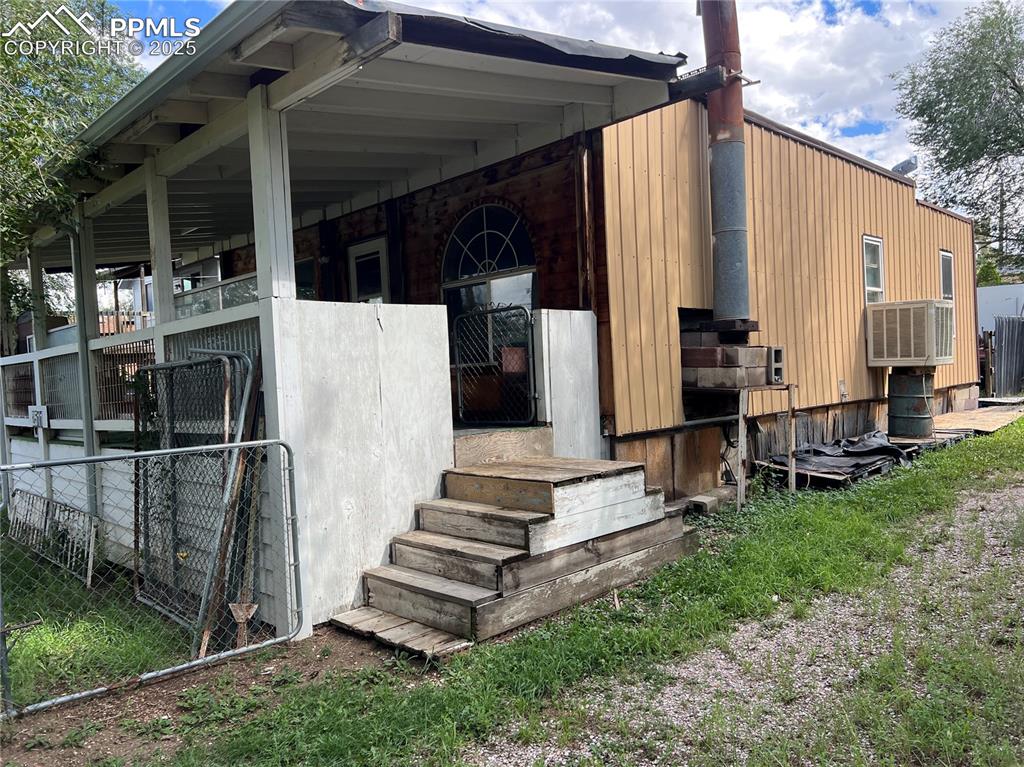Image 5 of 5: View of property exterior
