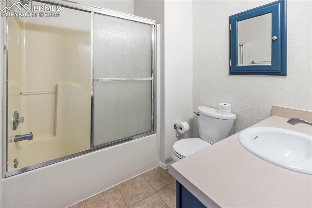 Image 20 of 21: Bathroom