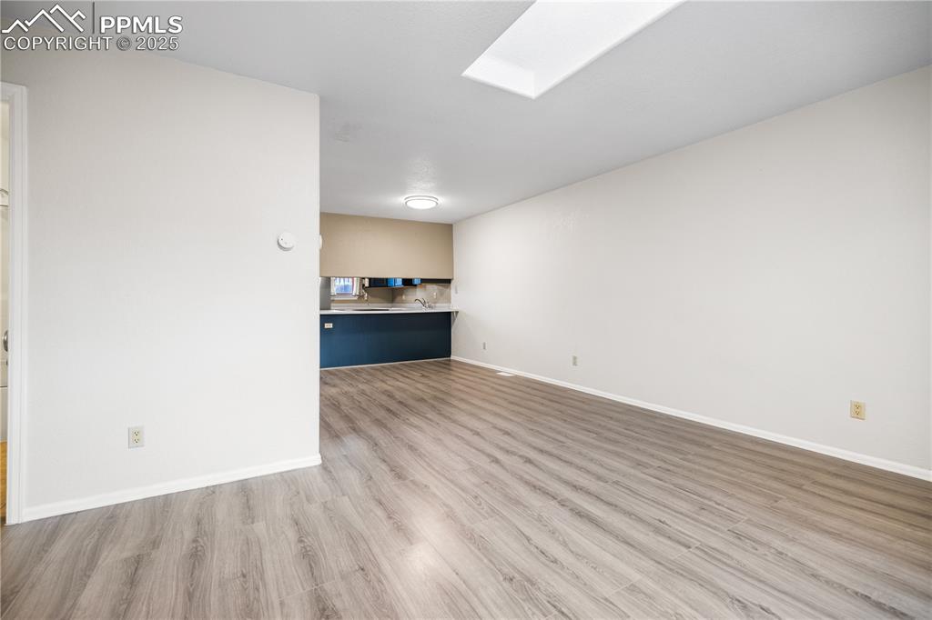 Image 5 of 21: Living Room