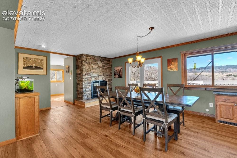 Image 11 of 45: Dining Area