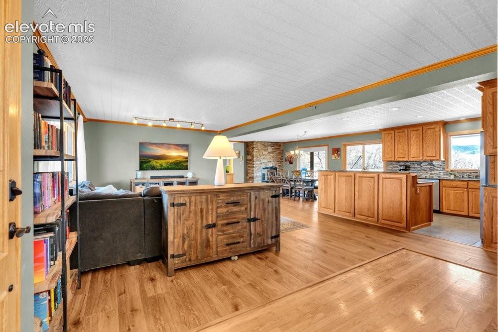 Image 5 of 45: Kitchen