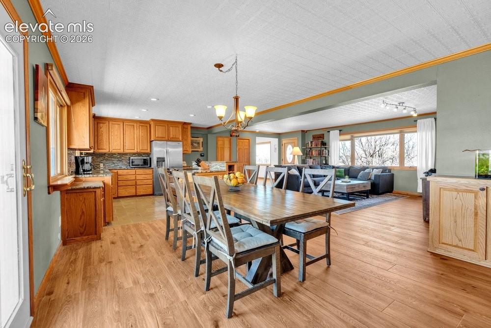 Image 6 of 45: Dining Area