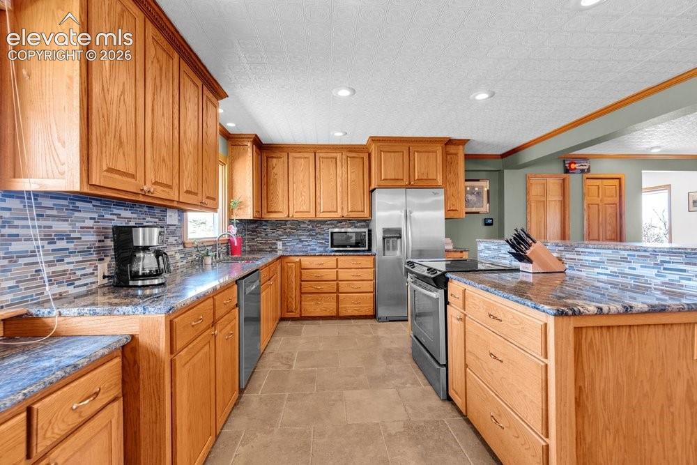 Image 8 of 45: Kitchen