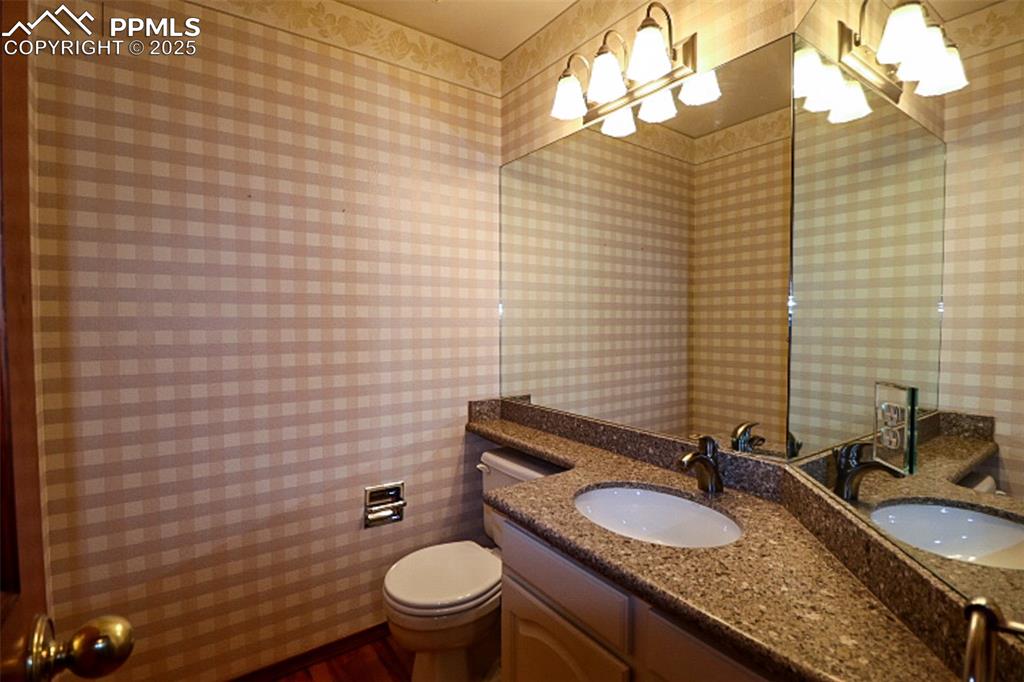 Image 14 of 38: Bathroom