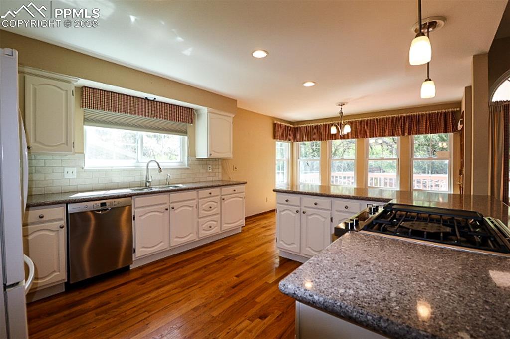 Image 8 of 38: Kitchen