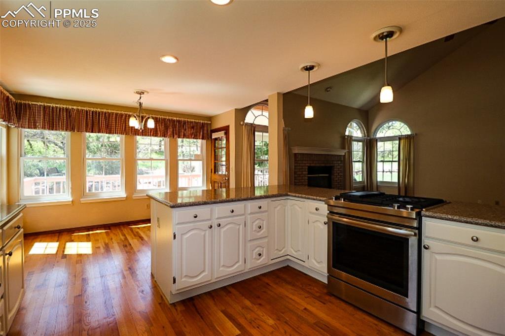 Image 9 of 38: Kitchen