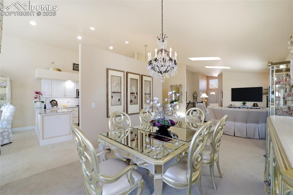 Image 16 of 45: Dining Area