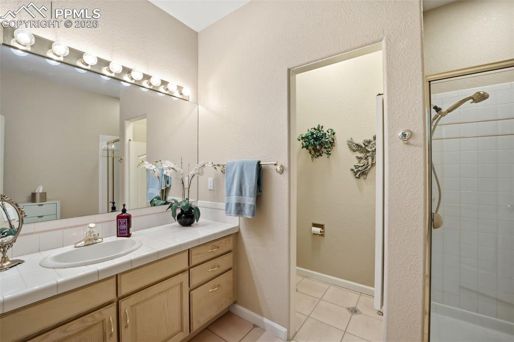 Image 37 of 45: Bathroom