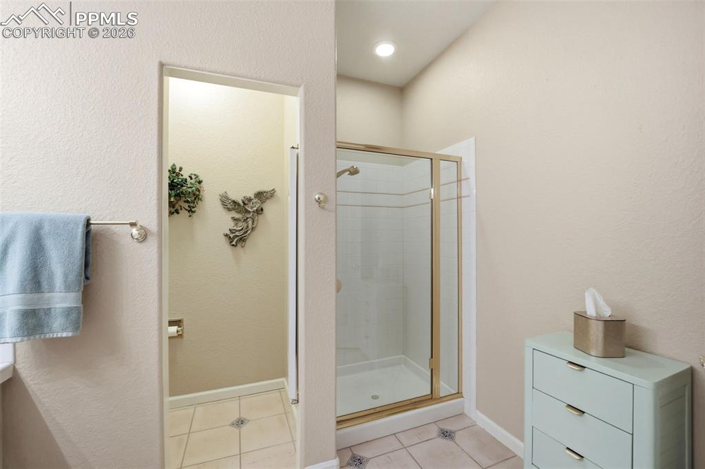 Image 38 of 45: Bathroom