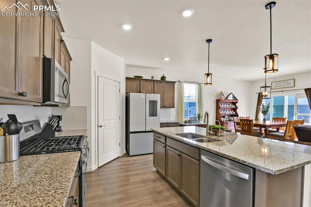 Image 12 of 44: Kitchen