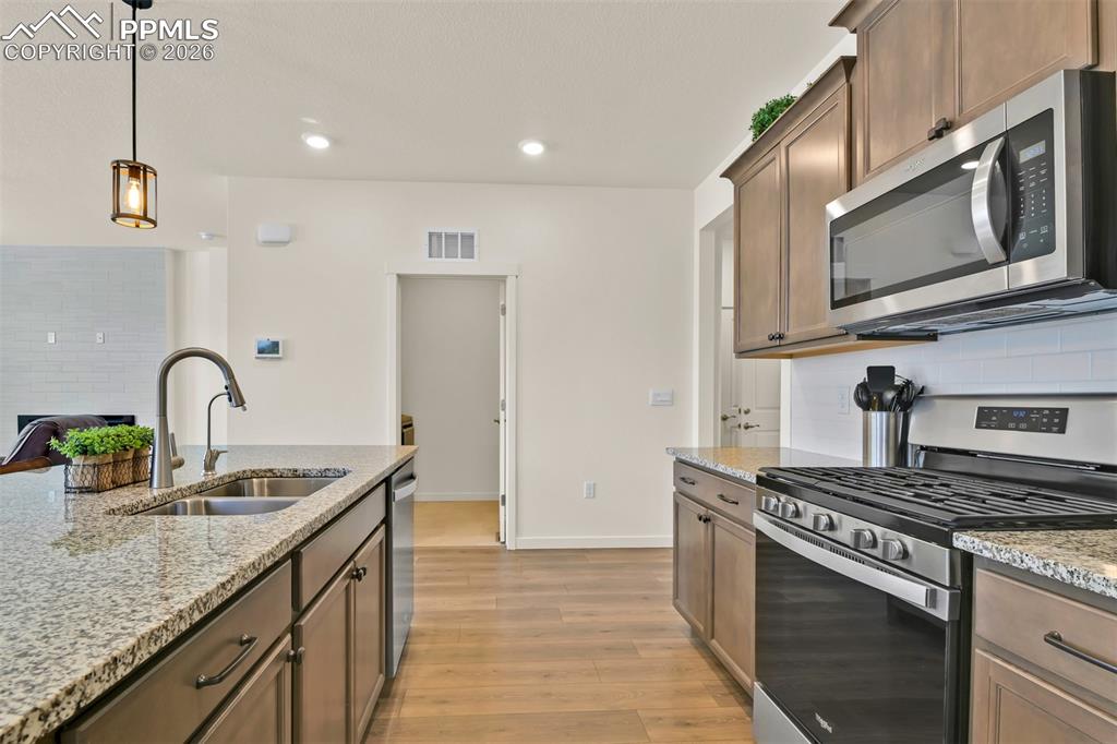 Image 13 of 44: Kitchen