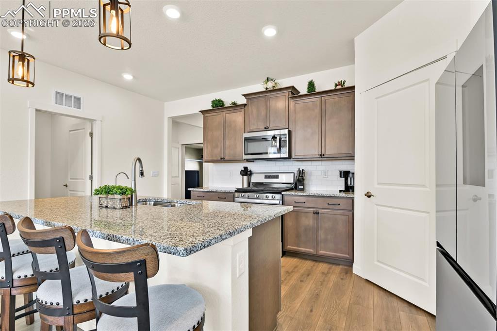 Image 14 of 44: Kitchen