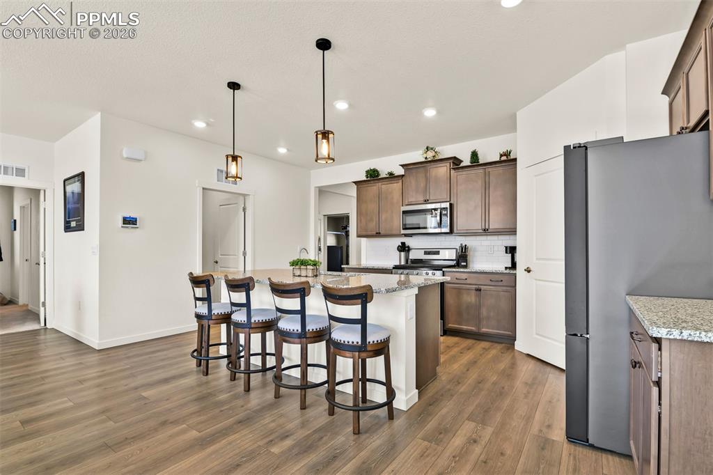 Image 15 of 44: Kitchen